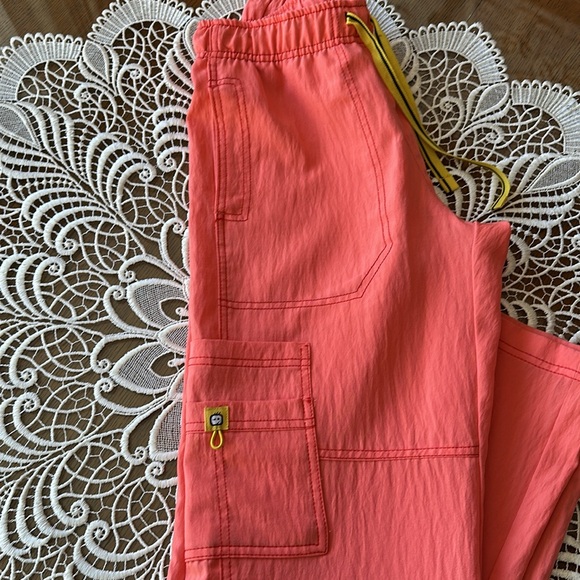 WonderWink Spread Good Cheer Scrub Pants style 5214 size XS ~ like new ~ - Picture 4 of 7